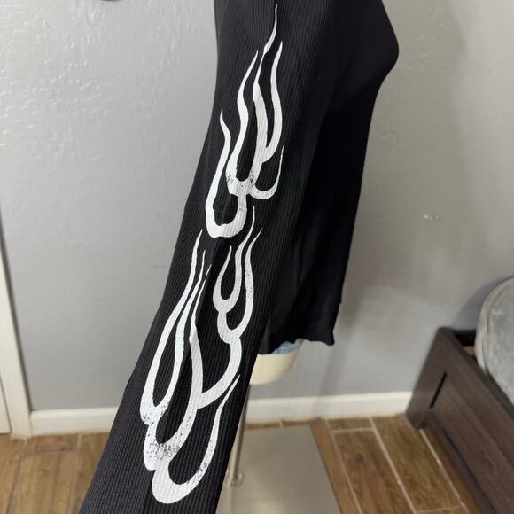 Darc Sport Wolves Flame Lightweight Thermal Long Sleeve Tee, Black, XL - Picture 4 of 6